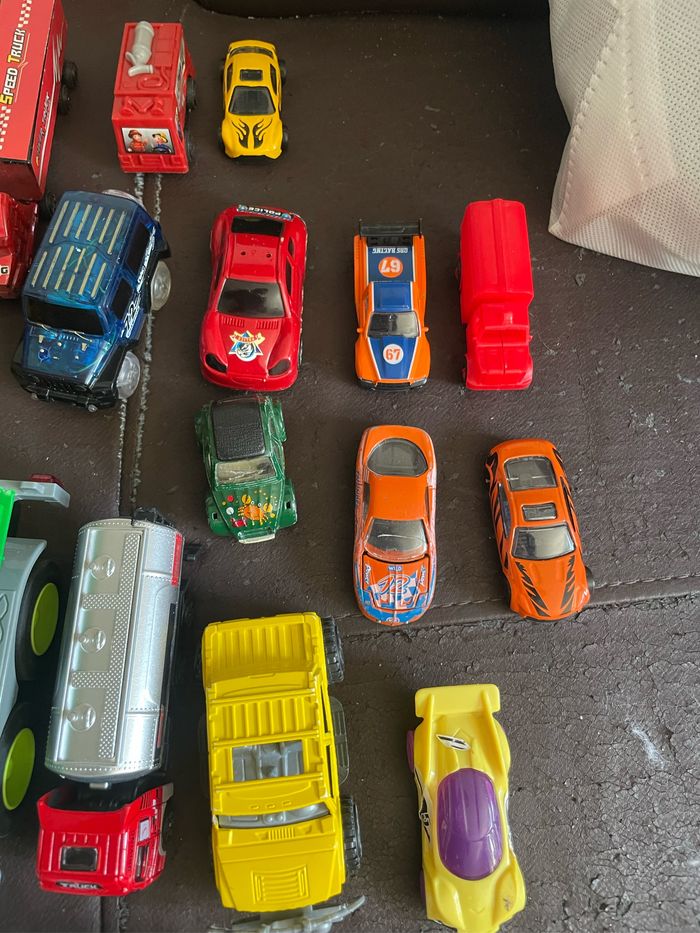 Lot de 23 véhicules voitures jouets pour enfants Pelleteuse 30cm + différents véhicules - photo numéro 7
