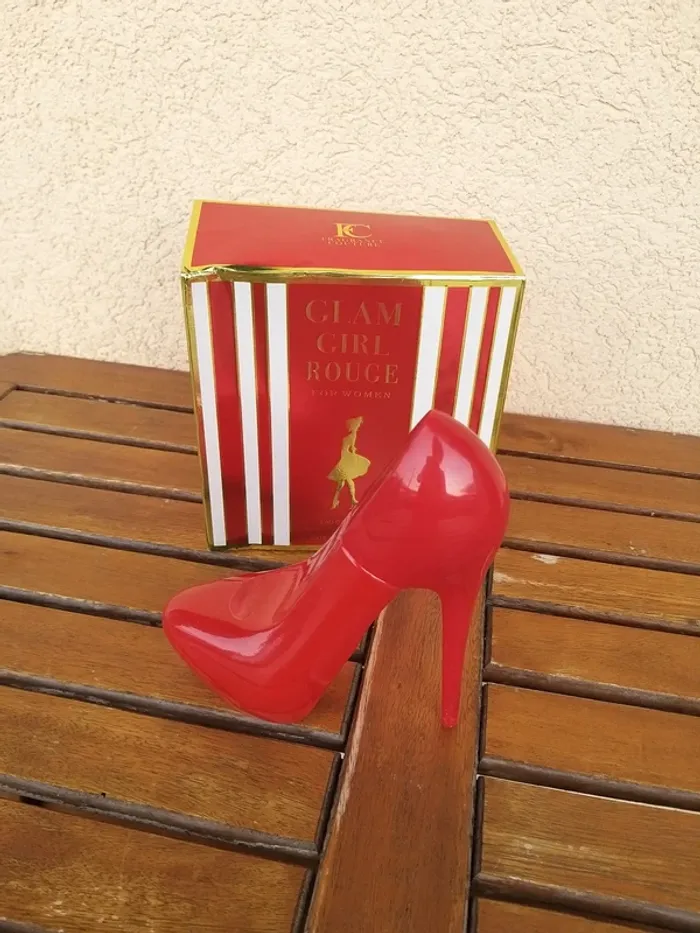 Parfum femme glam girl rouge