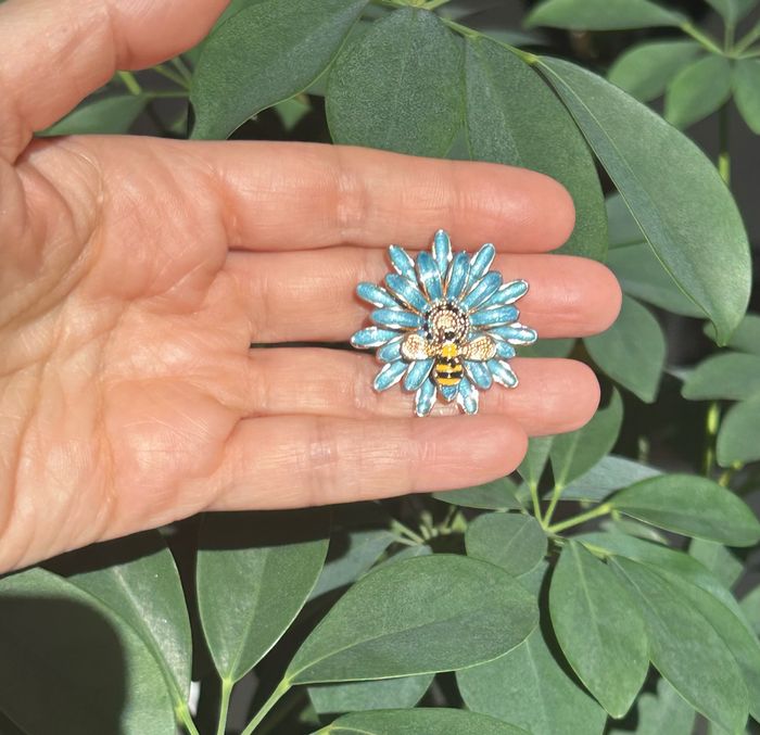 Broche, petit Abeille sur fleur - photo numéro 8