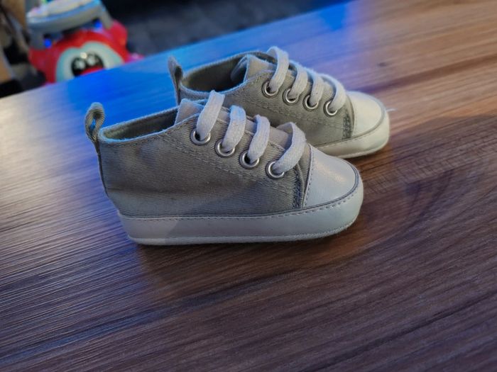 Chaussures bébé 6/9 mois - photo numéro 2
