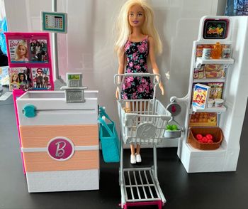Barbie au supermarché  