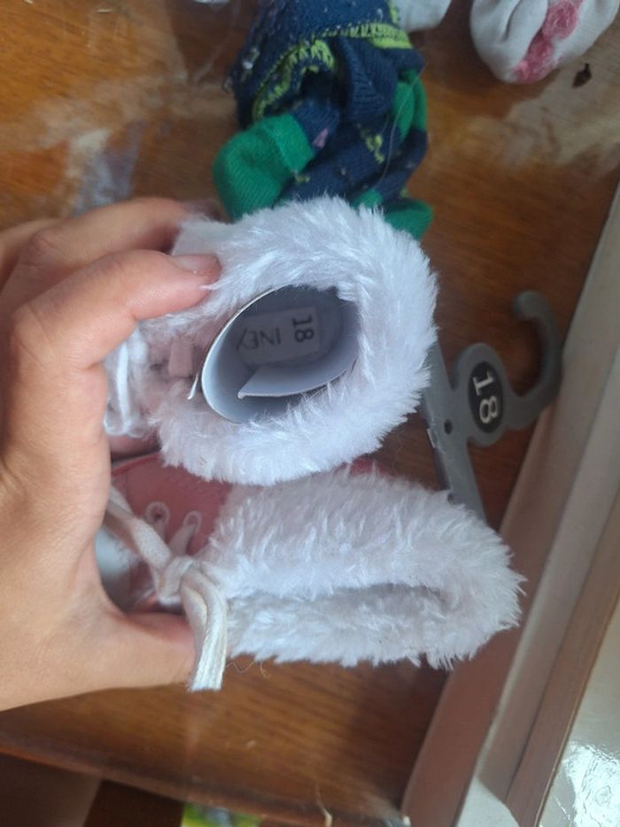 Chausson chaussure taille 18 - photo numéro 3