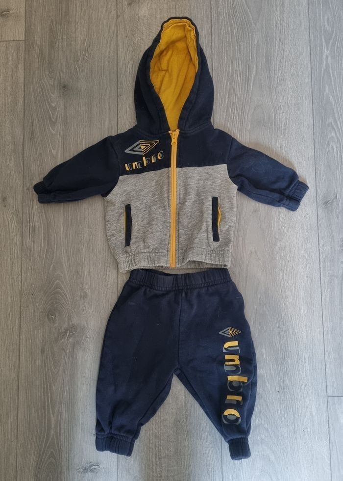 ​Survêtement Complet Umbro Bébé Garçon 12 Mois - Veste Capuche & Pantalon - Tres Bonne Etat