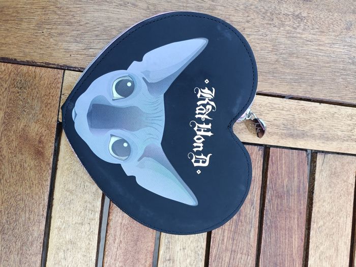 POCHETTE TOO FACED / KAT VON D EN FORME DE COEUR - photo numéro 2