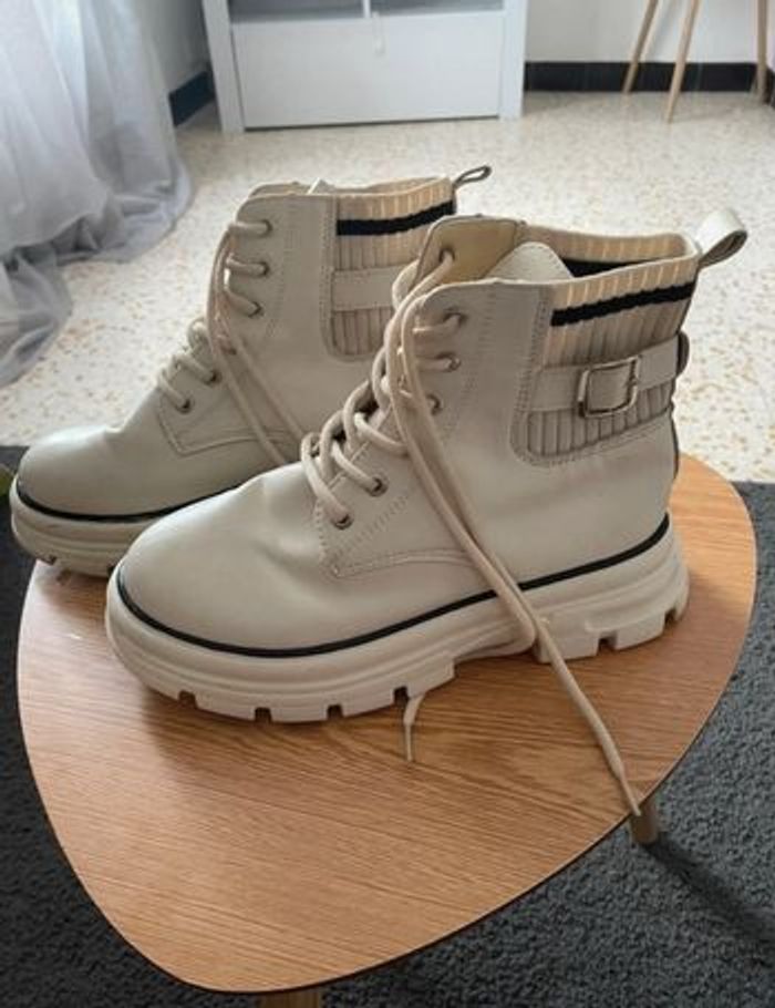 Paire de bottine à lacet taille 38,5