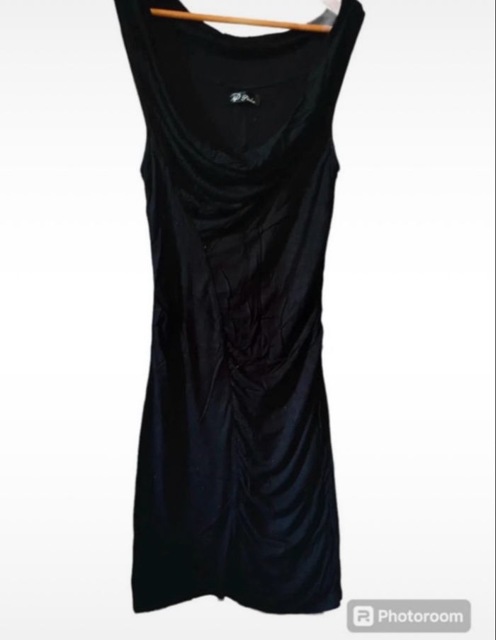 Petite robe noir taille S - photo numéro 2