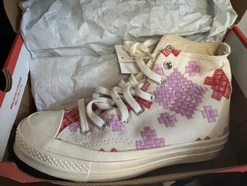 Converse Femmes Taille 36.5 Couleur Crème à motifs rose