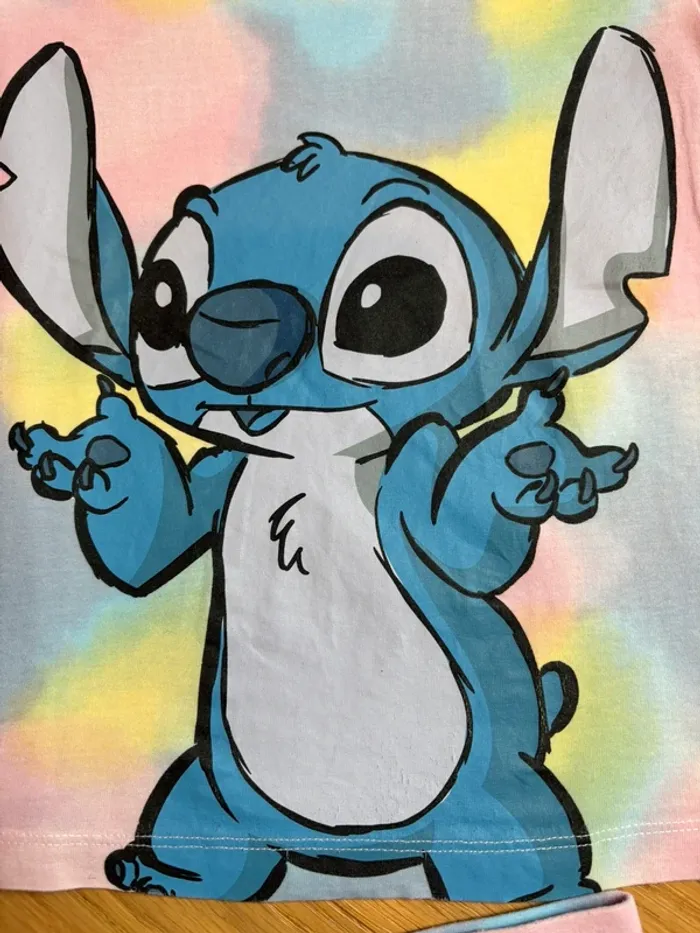 Superbe ensemble Disney Stitch 8 ans - photo numéro 2