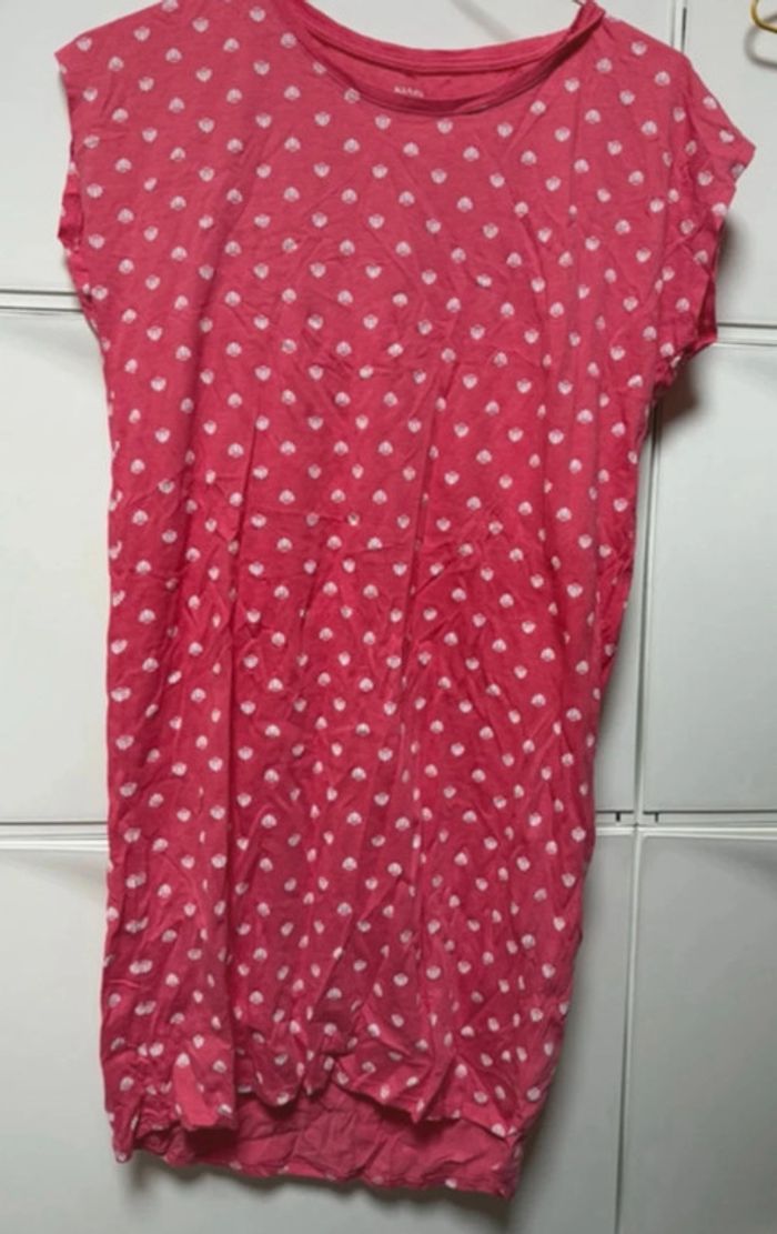 🌸 Pyjama / Chemise de nuit femme Kiabi 🌙 Couleur rose avec motifs coquillages 🐚Taille S - photo numéro 2