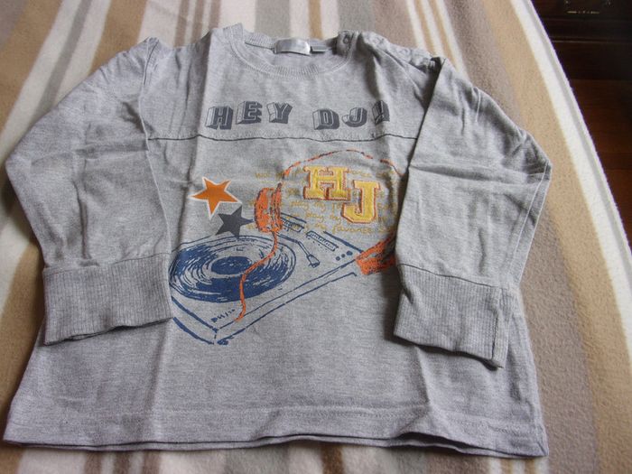 tee shirt manches longues Kiabi Baby taille 5 ans