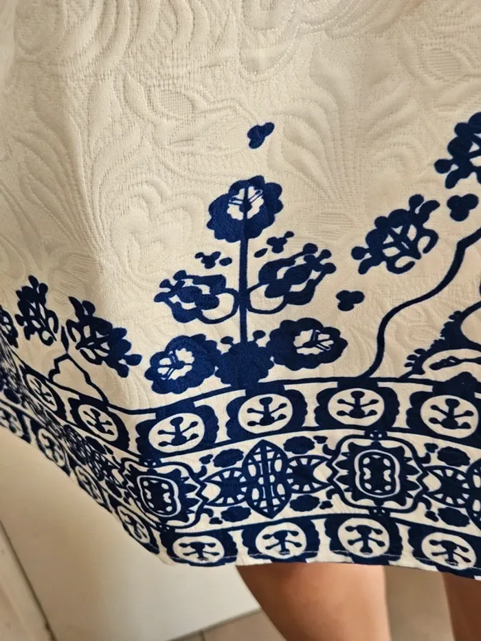 Robe courte bleue et blanche - photo numéro 3