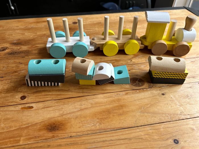 Petit train en bois - photo numéro 2