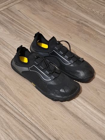Basket homme sport finesse aquatique noir