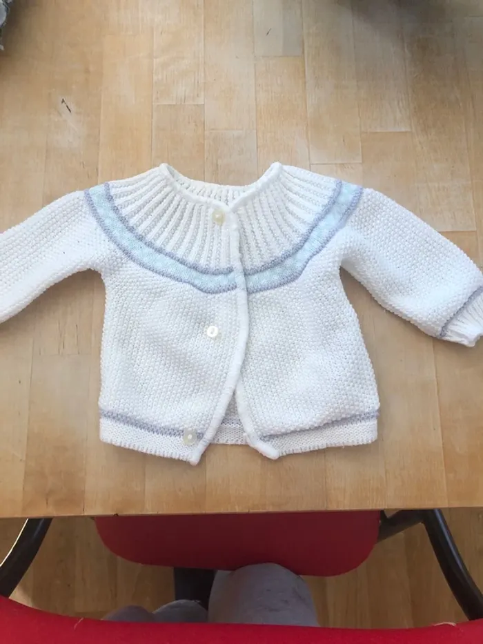Petit gilet bébé