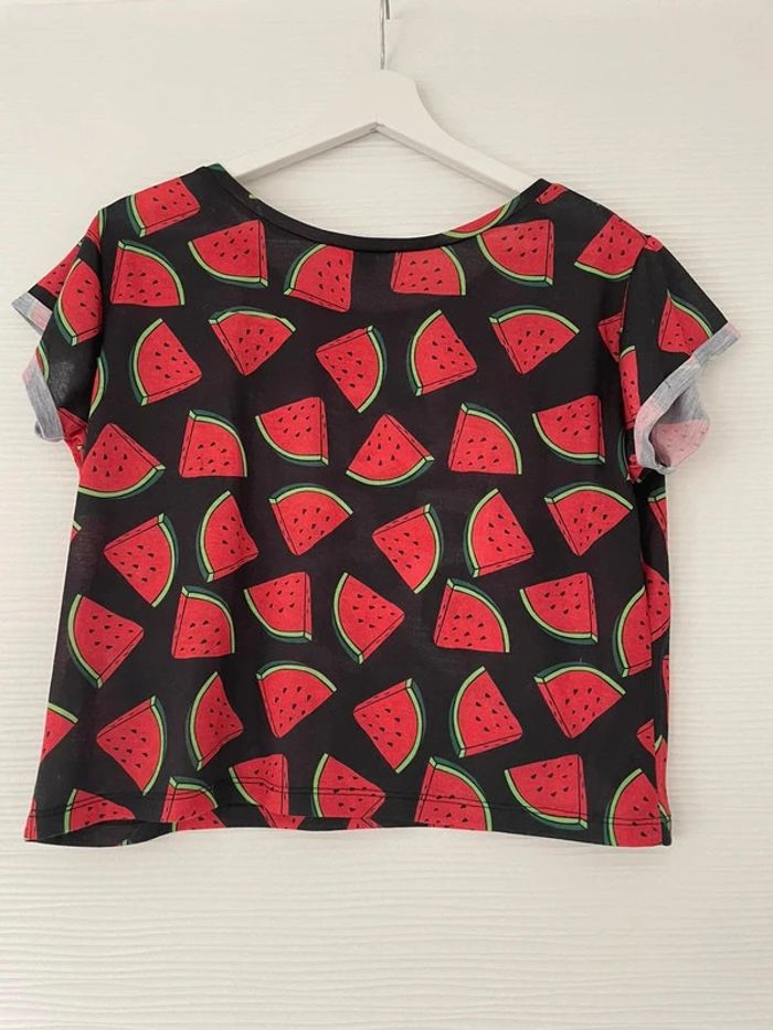 Haut t-shirt crop top noir et rouge à motifs imprimés pastèque écriture à manches courtes col rond - photo numéro 3