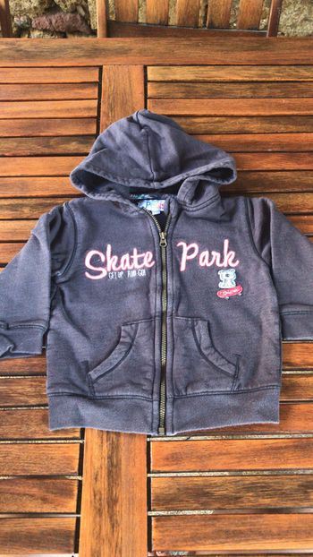 Gilet zippé / cardigan avec capuche 2 ans « la compagnie des petits »