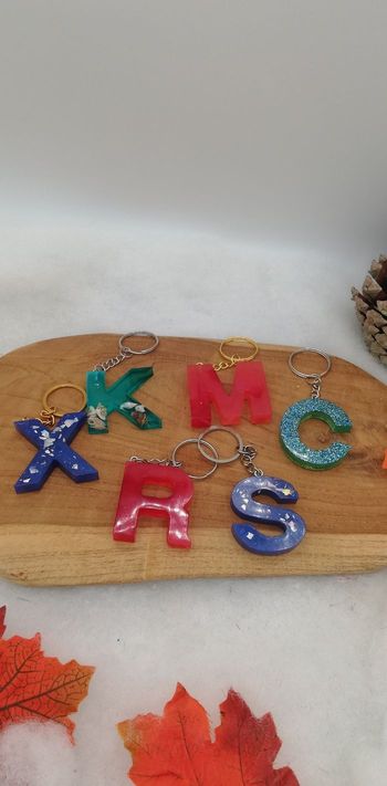 Porte-clef lettre résine