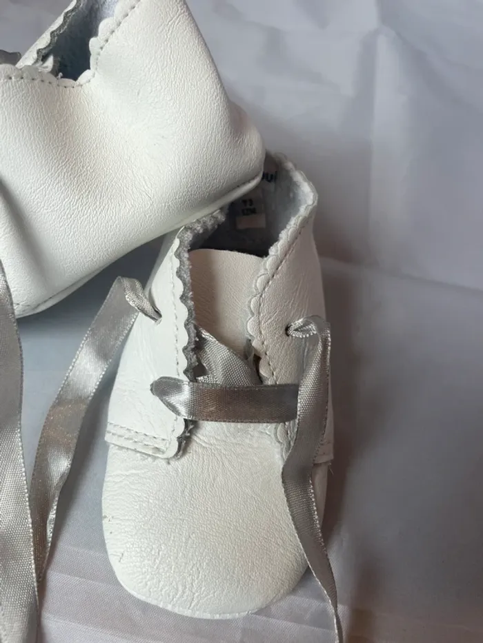 Paire de chaussures - photo numéro 2