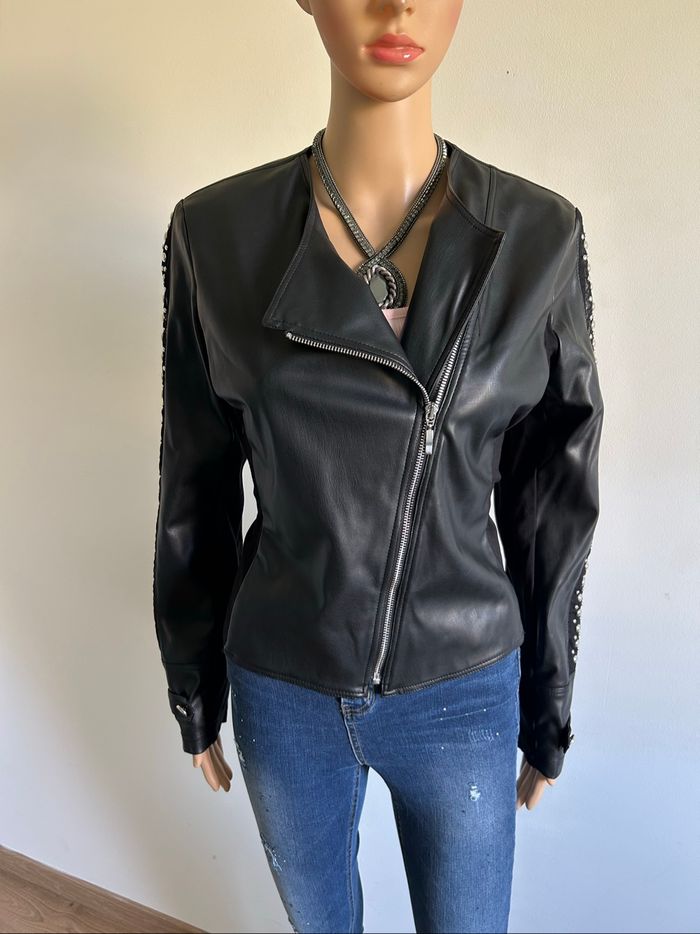 Veste noire avec simili cuir Rinascimento taille M jamais portée - photo numéro 3