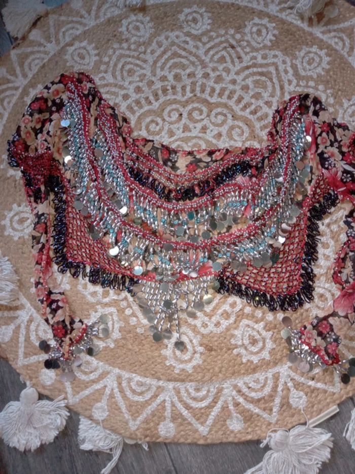 Foulard danse orientale crochet et piece floral