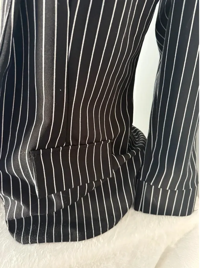 Blazer noir à rayures blanches – Taille S - photo numéro 2