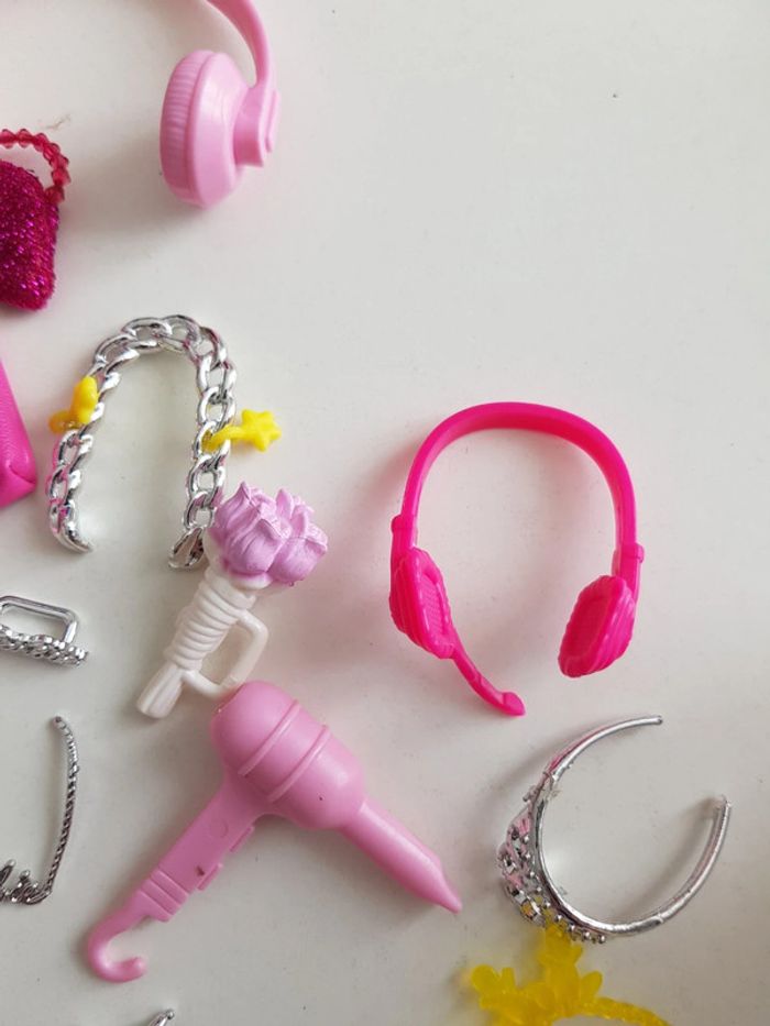 Lot accessoires poupées Barbie et autres - photo numéro 4