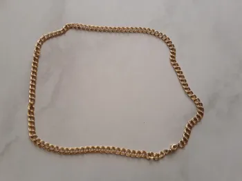 Chaine plaquée or poinçonnée.