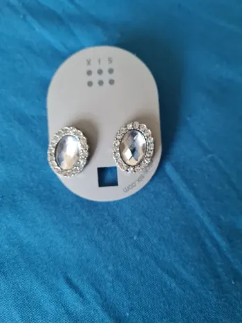 Boucles d oreilles strass Six  Neuves