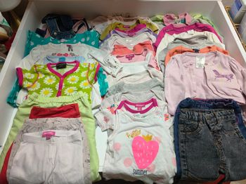 Lot 33 vêtements bébé fille 9 mois