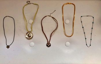 Lot 5 colliers ras de cou