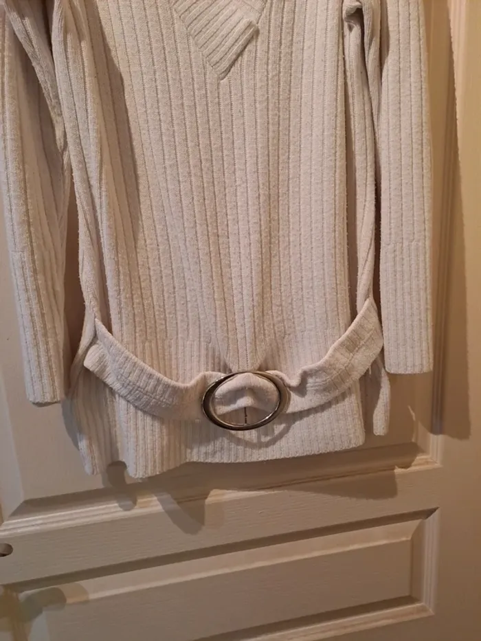 Pull blanc avec boucle devant - Sans marque - Taille 40 - Bon état. - photo numéro 5