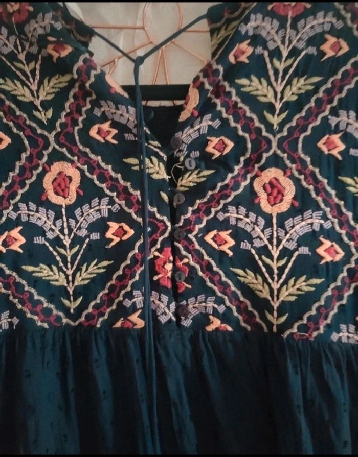 Robe Zara , fleurs Brodées taille S - photo numéro 6
