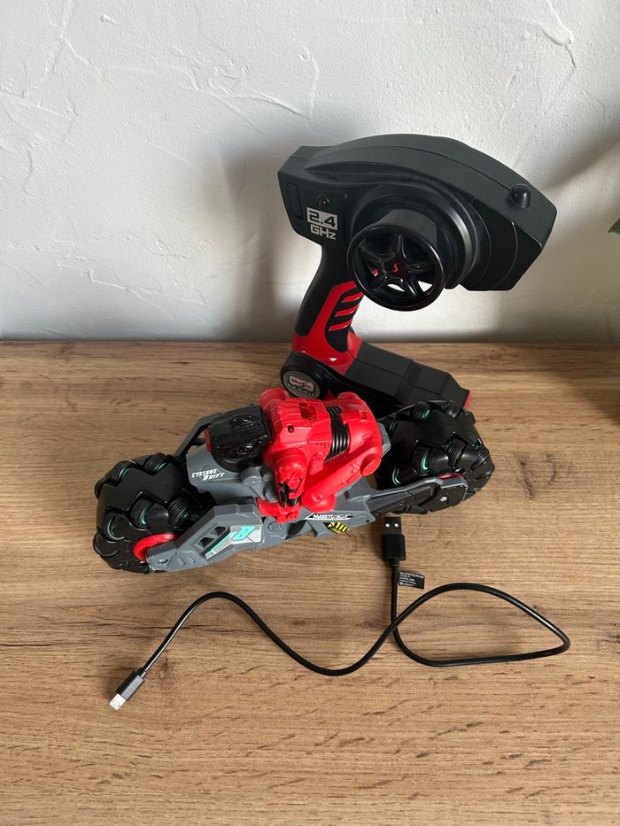 Moto radio commandée Maisto Cyclone Drift - photo numéro 2