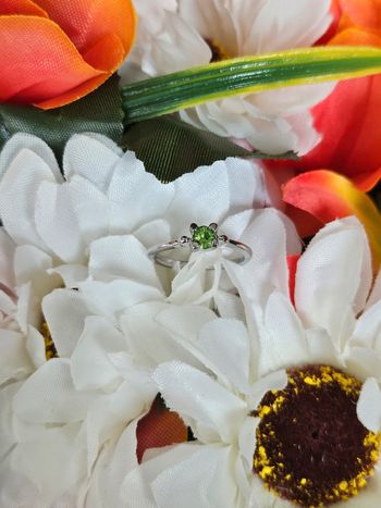 Bague fine avec sa pierre peridot