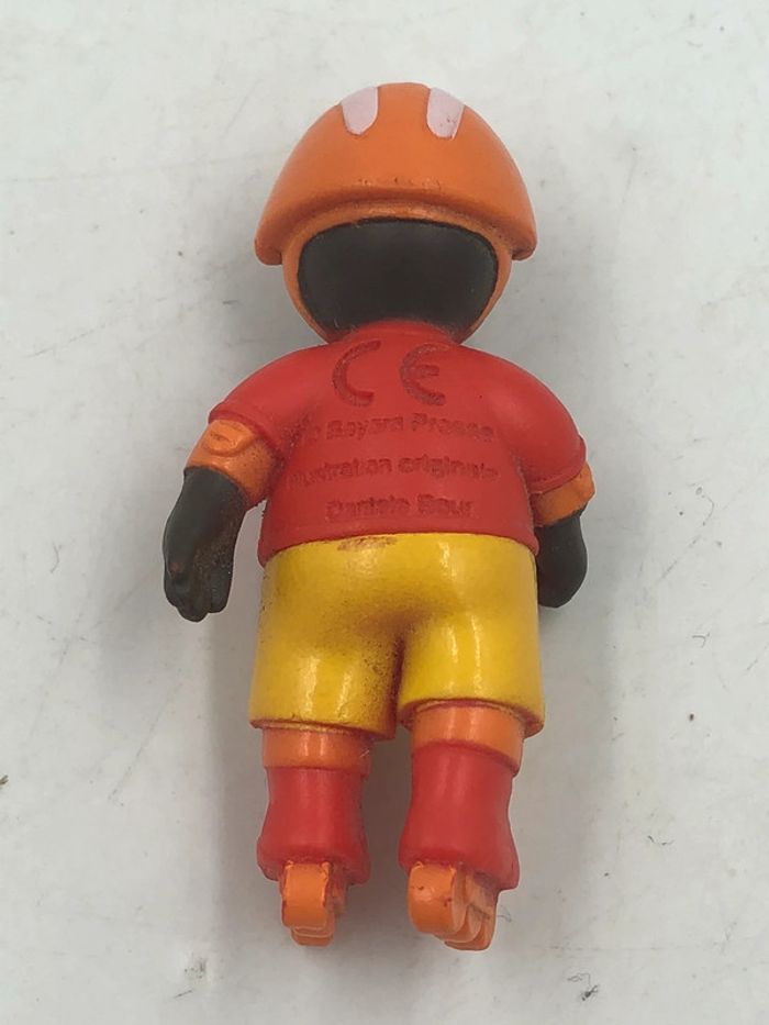 Figurine petit ours brun fait du Roller Bayard 6 cm - photo numéro 2