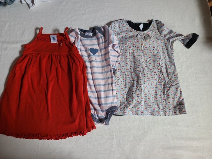 Lot 2 robes été  uue neuve et un body filles 6 mois petit bateau