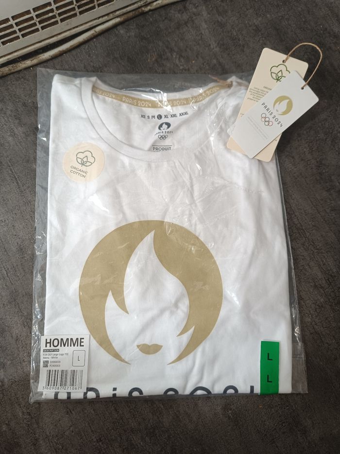Tee shirt