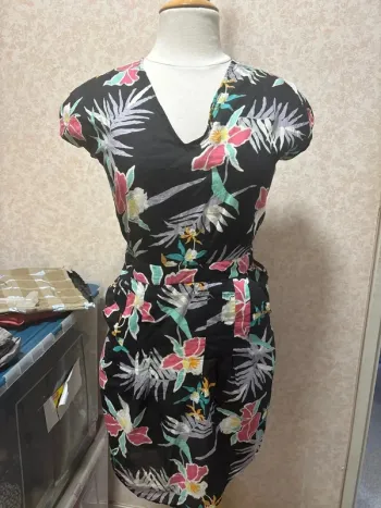 Magnifique robe colorée taille 36 marque stüssy