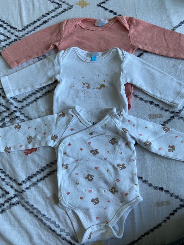 Lot bodies 3 mois