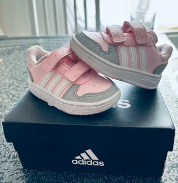 Baskets à scratch Adidas 👟 Taille 19
