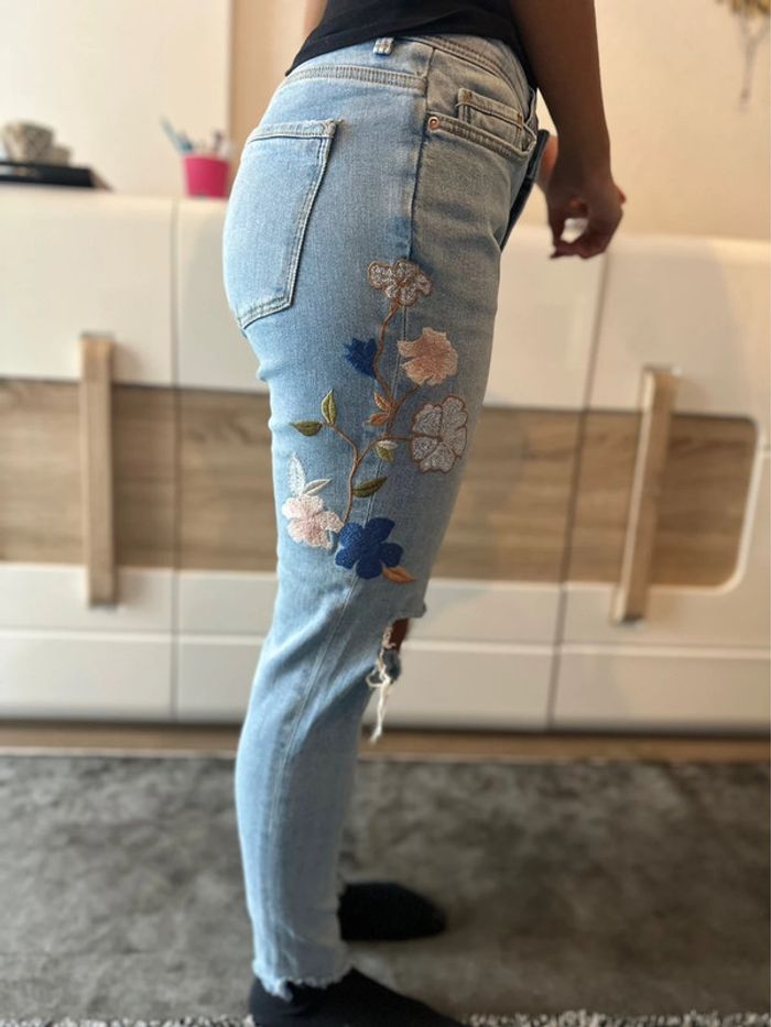 Jeans troués Zara - photo numéro 2