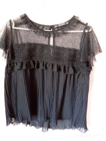 Blouse noir uni avec broderie 4€