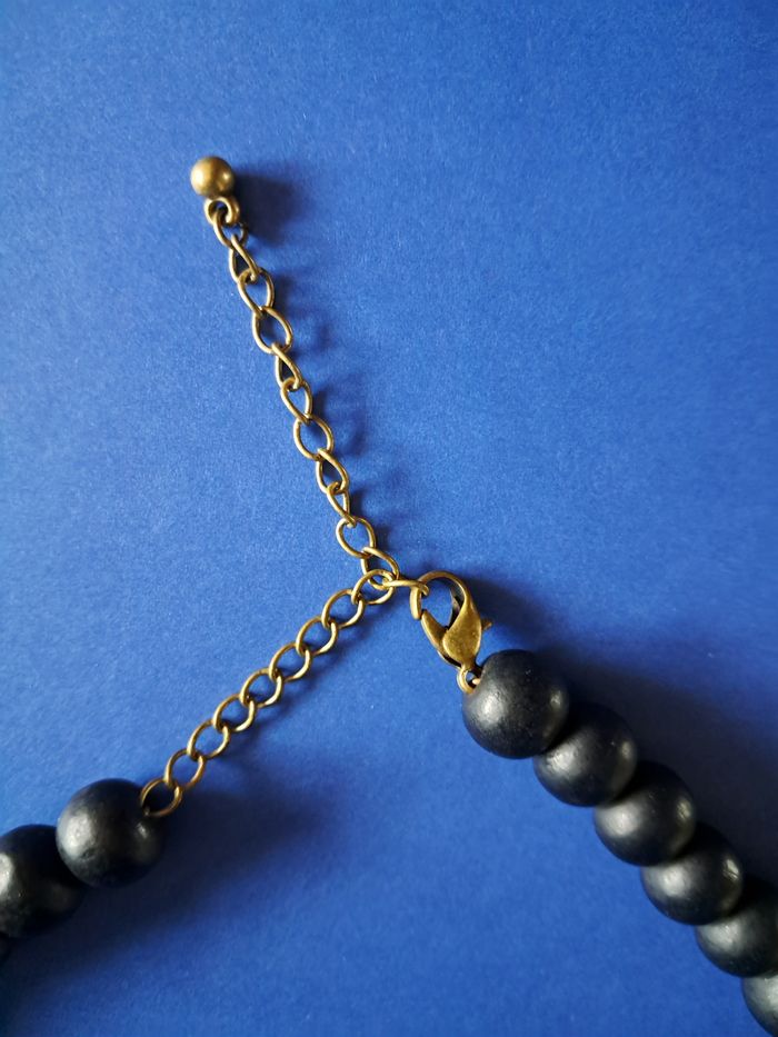 Collier fantaisie long NEUF avec boules noires et dorées - photo numéro 5