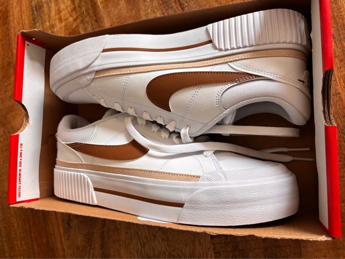Baskets Nike P.42,5 Neuves - photo numéro 10