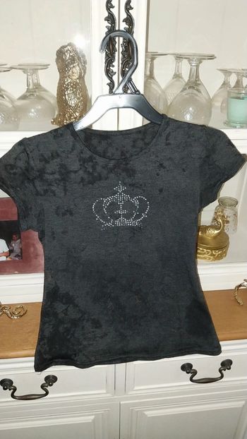 Tshirt noir effet délavé couronne strass Taille 6 ans