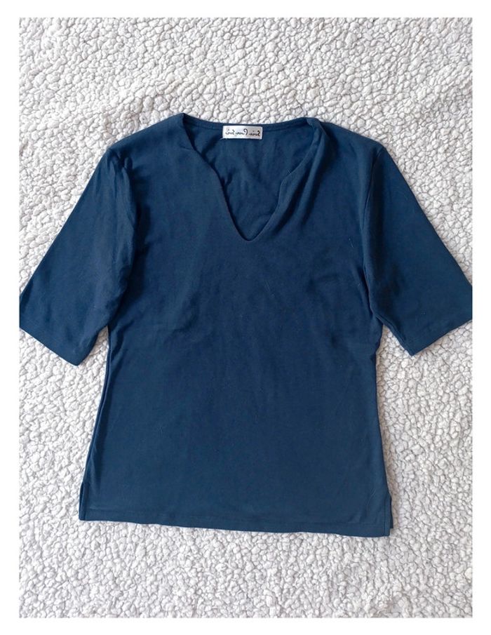 Haut bleu marine à manches 3/4 style basique -