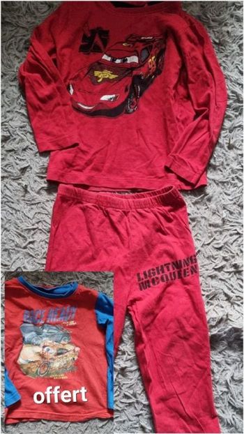 Ensemble pyjama Cars 2-3ans (+un pull pyjama offert)