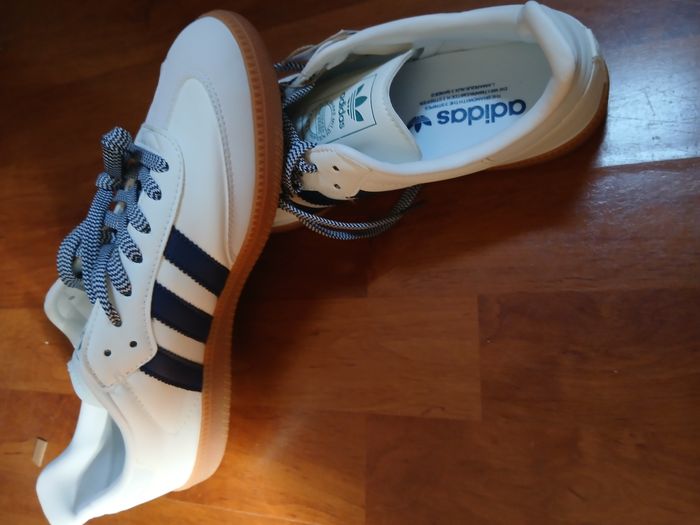 Paire de baskets Adidas samba bleu/blanc neuves T40 neuves sans boite - photo numéro 5