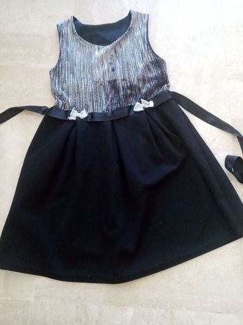Robe noire et argentée