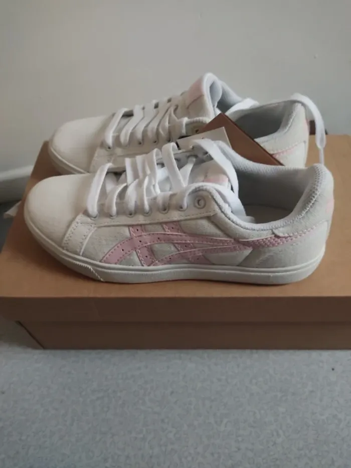 Asics baskets basses unisexe neuf taille 36 - photo numéro 2